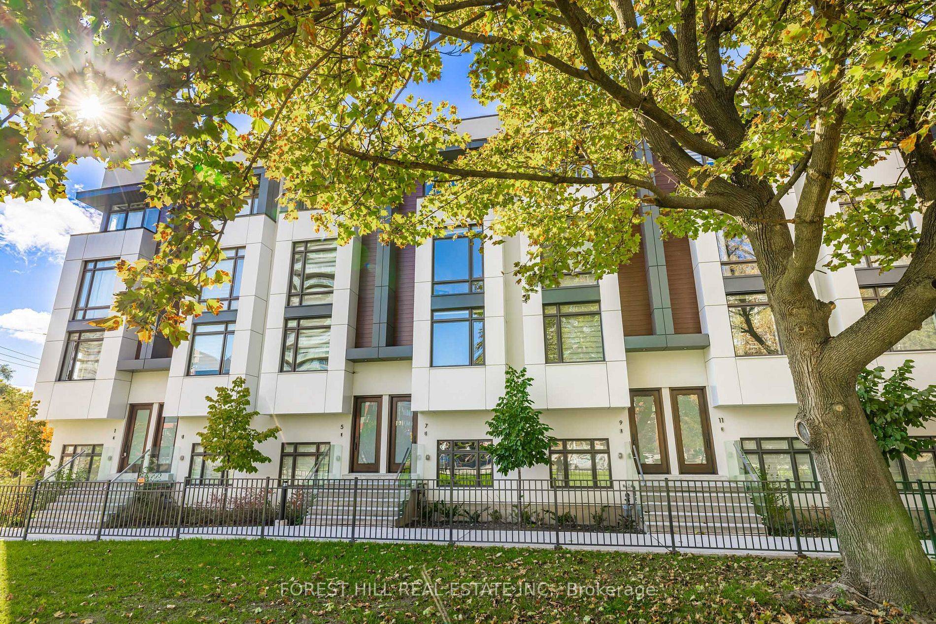 7 Flax Field LN, Toronto C07, ON M4G 1Y4