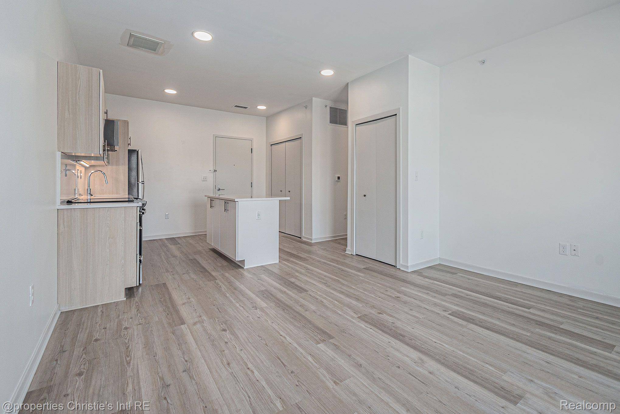 7410 KERCHEVAL ST #212, Detroit, MI 48214