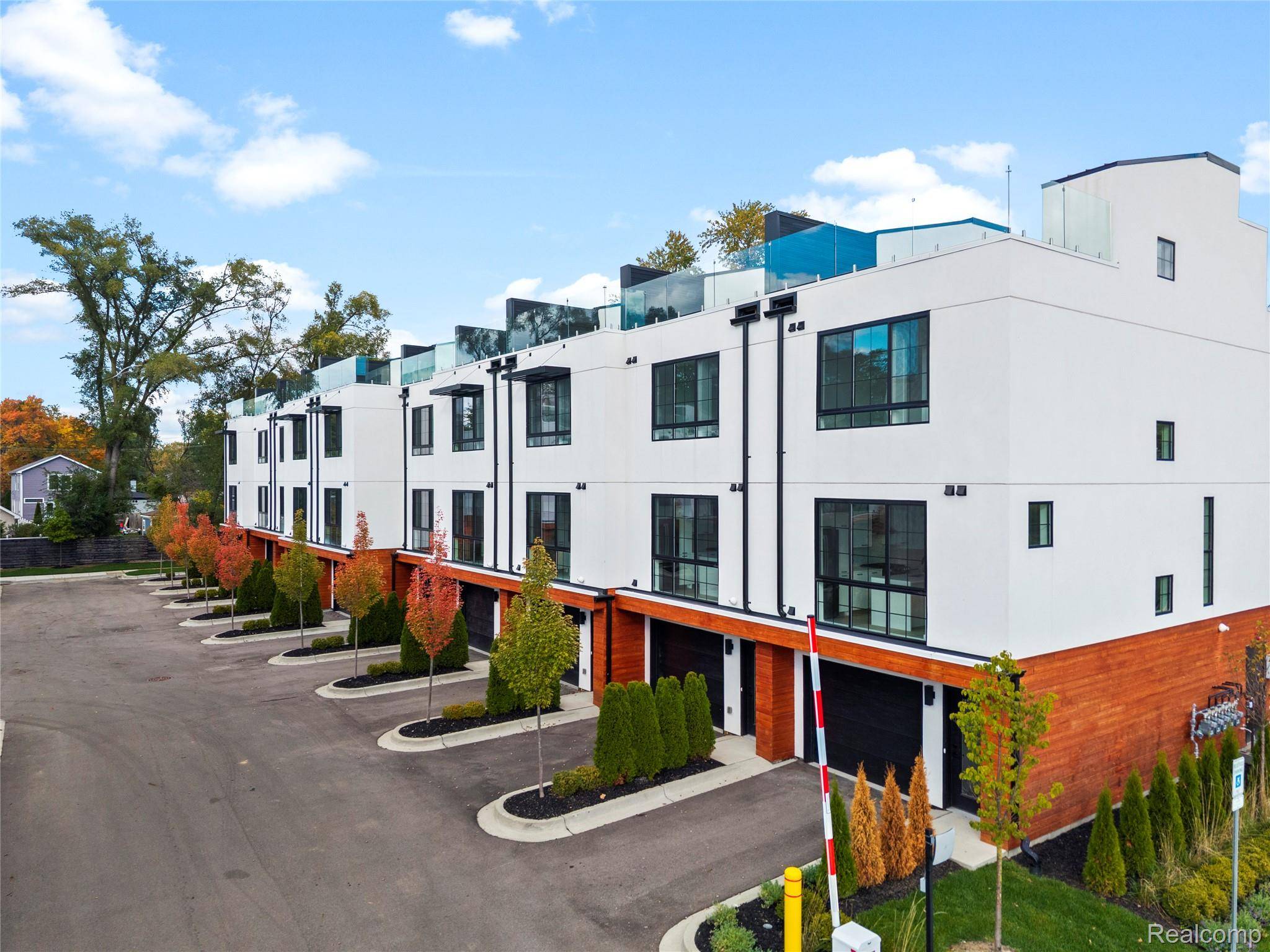 533 E Harrison AVE #20, Royal Oak, MI 48067