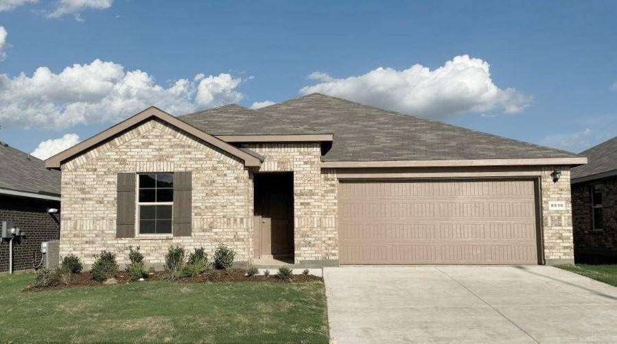 8516 HOLLYMEAD Lane, Fort Worth, TX 76131
