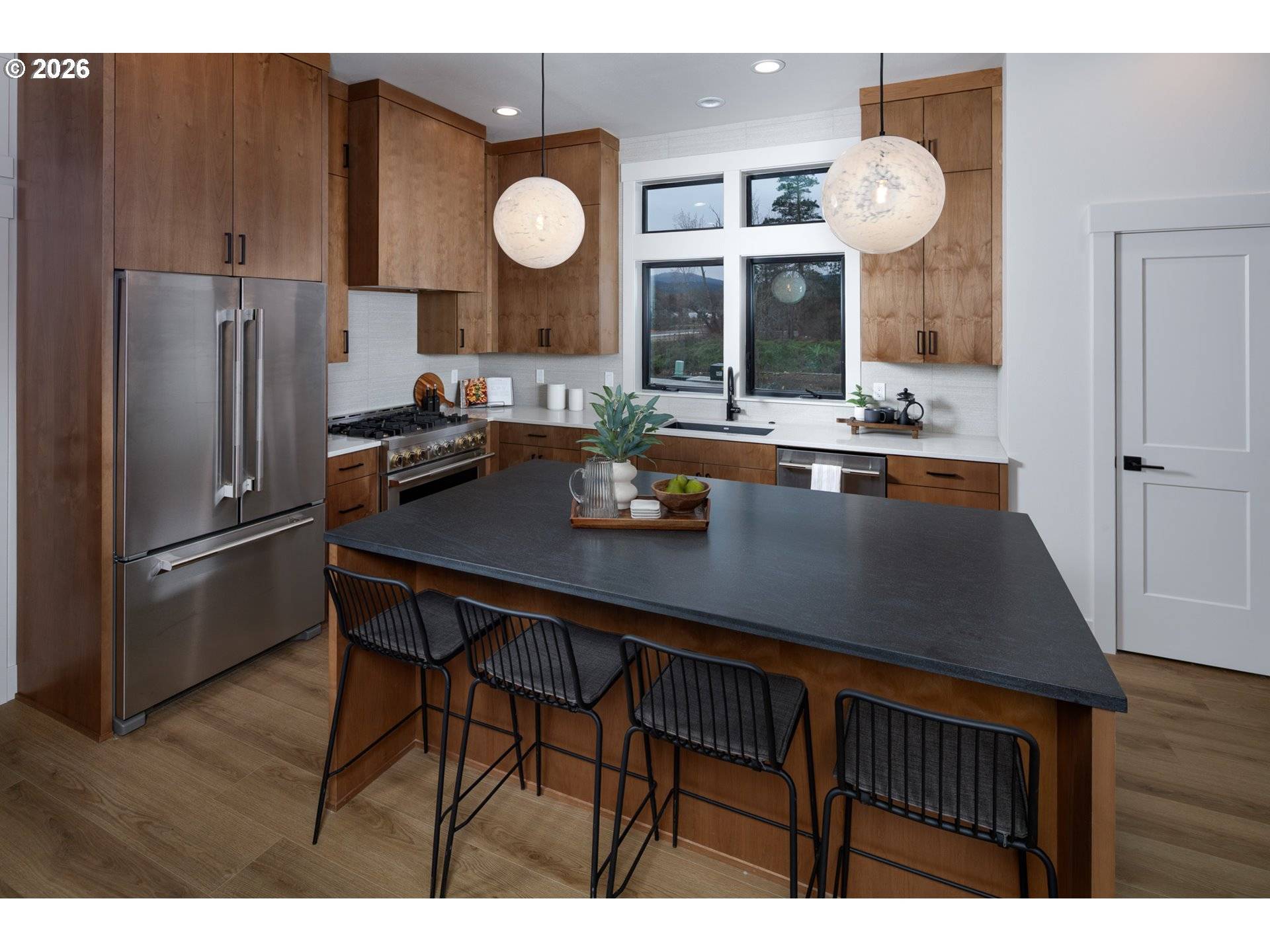 1116 Rock Creek RD, Hood River, OR 97031