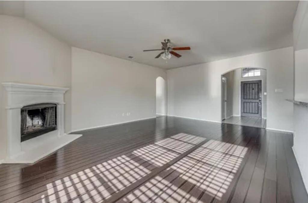 2184 Liriope Lane, Waxahachie, TX 75165