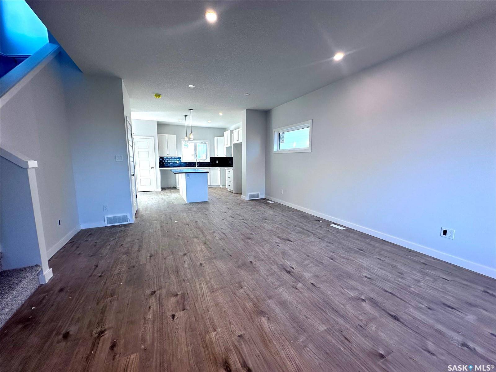 1121 Camden GARDENS, White City, SK S4L 0G1