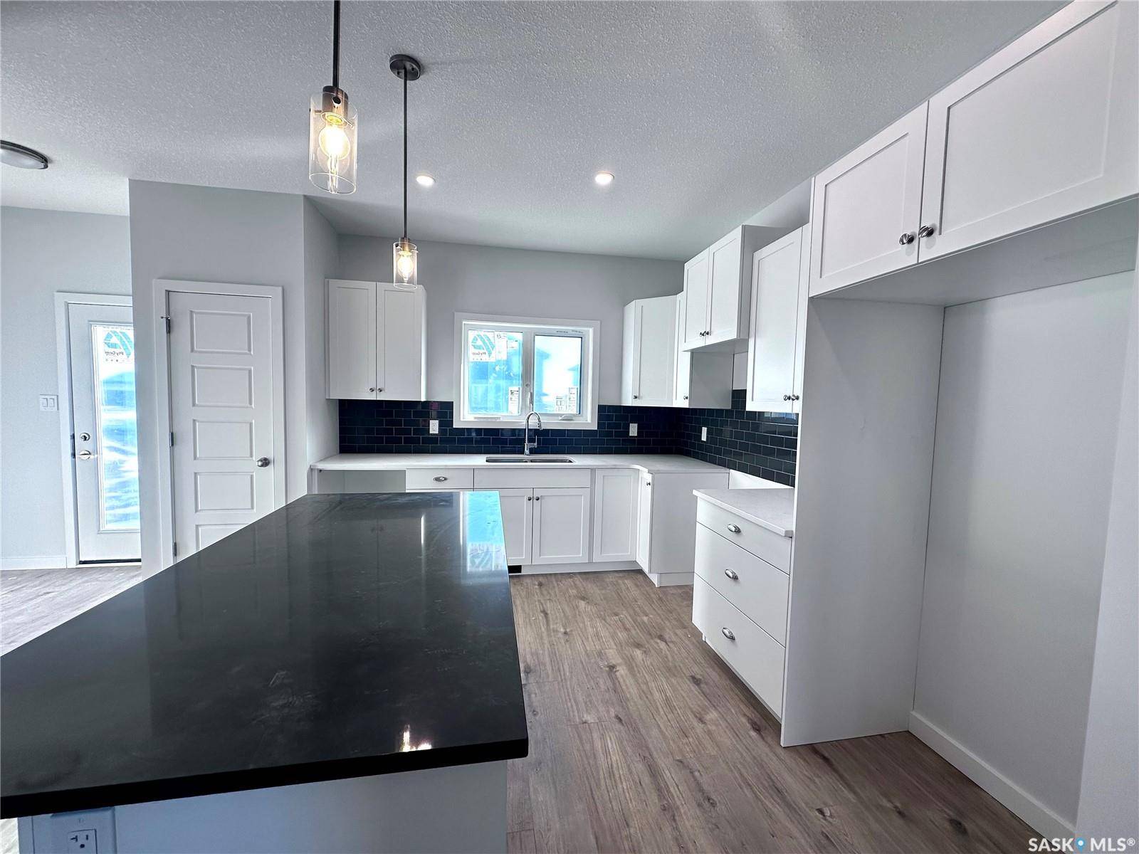 1121 Camden GARDENS, White City, SK S4L 0G1