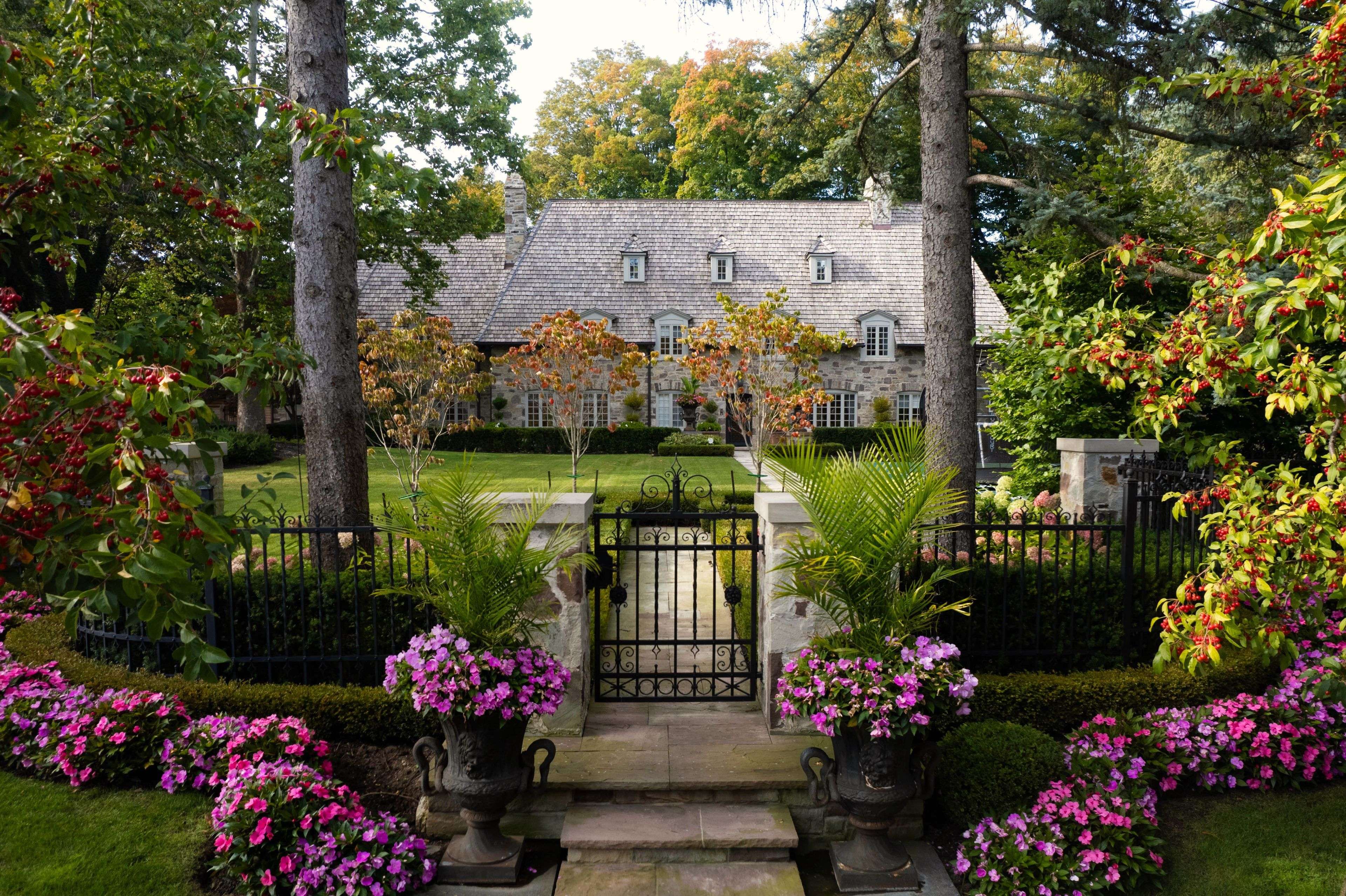 108 Sandringham DR, Toronto C07, ON M3H 1C9