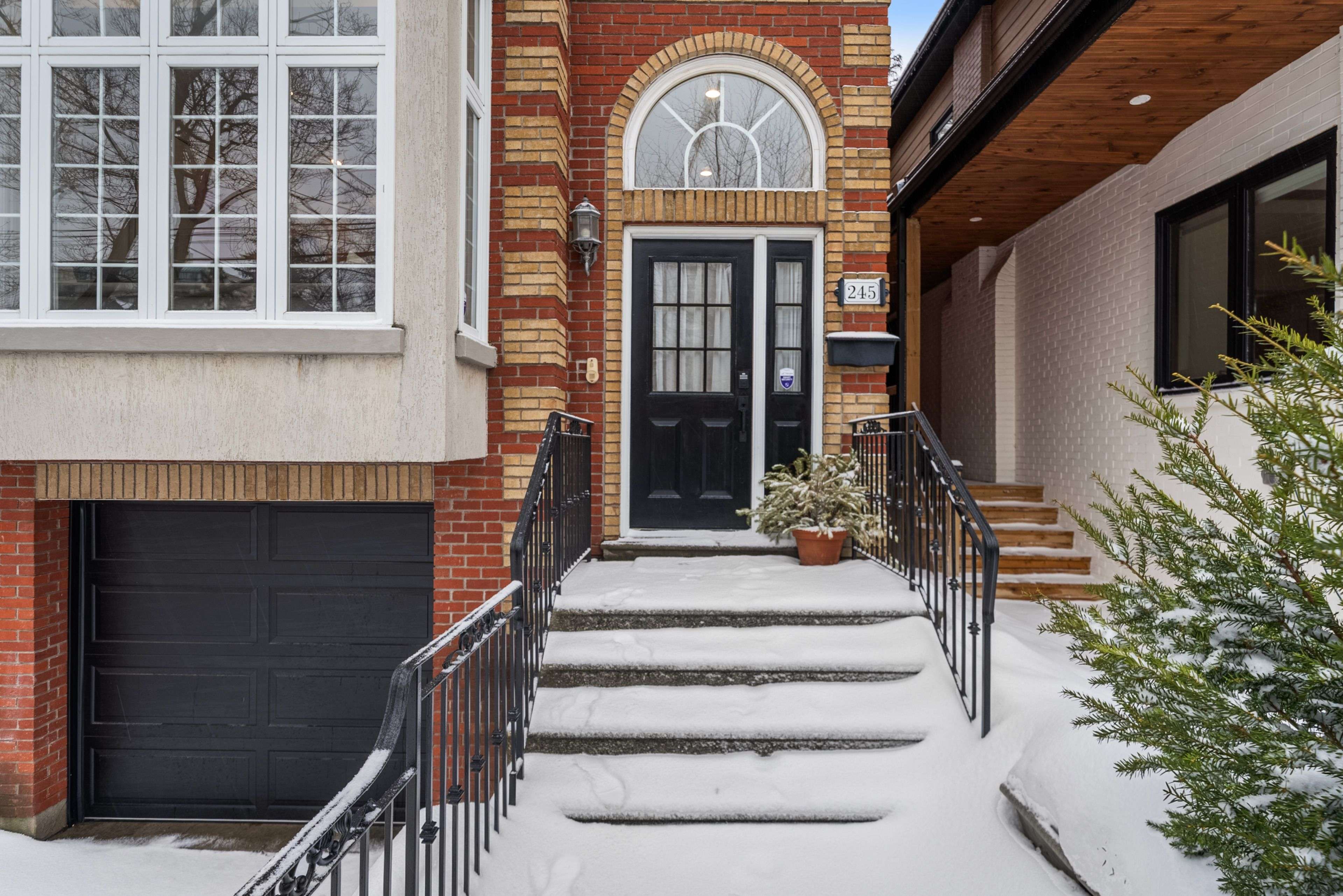 245 Hillsdale AVE E, Toronto C10, ON M4S 1T7