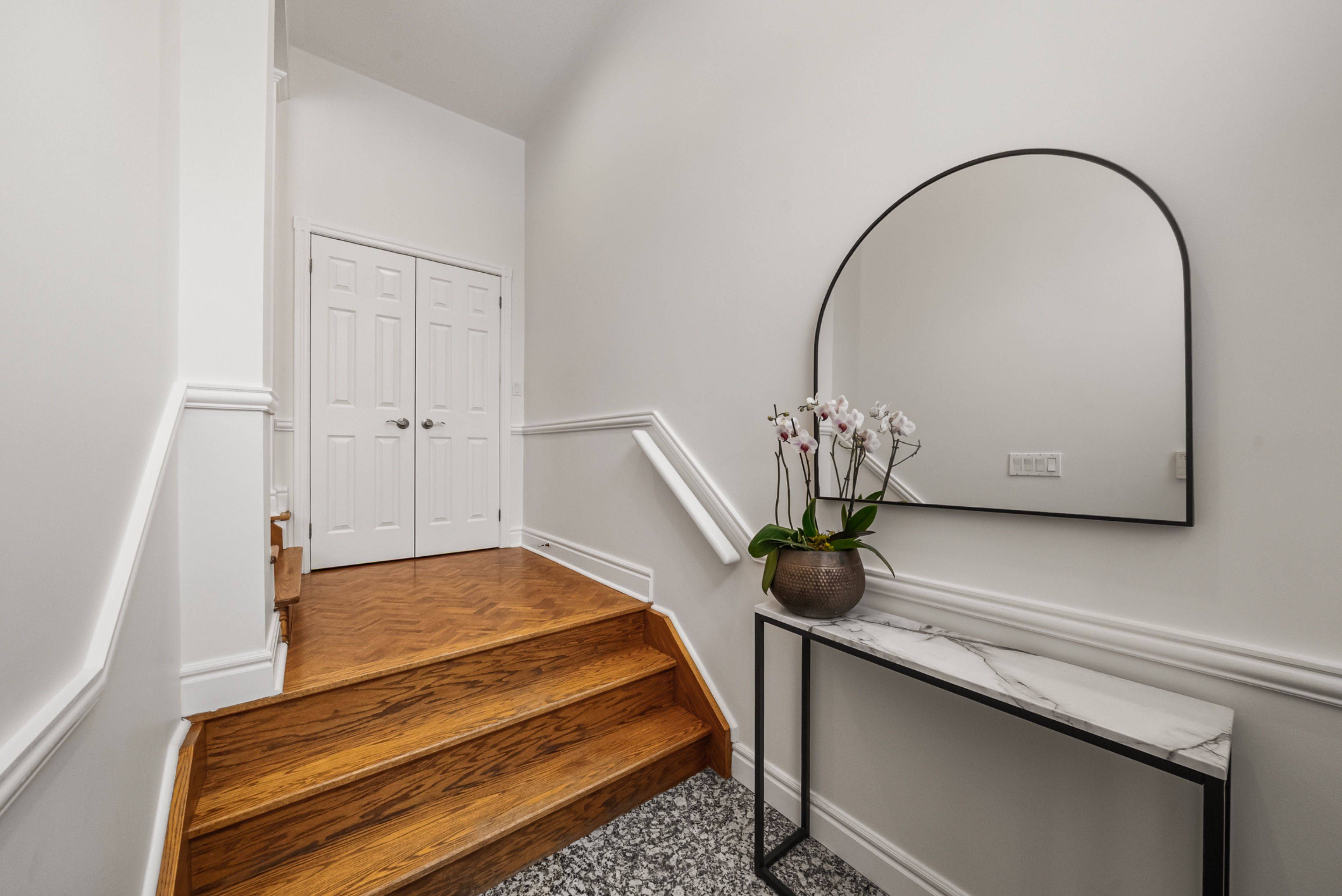 245 Hillsdale AVE E, Toronto C10, ON M4S 1T7