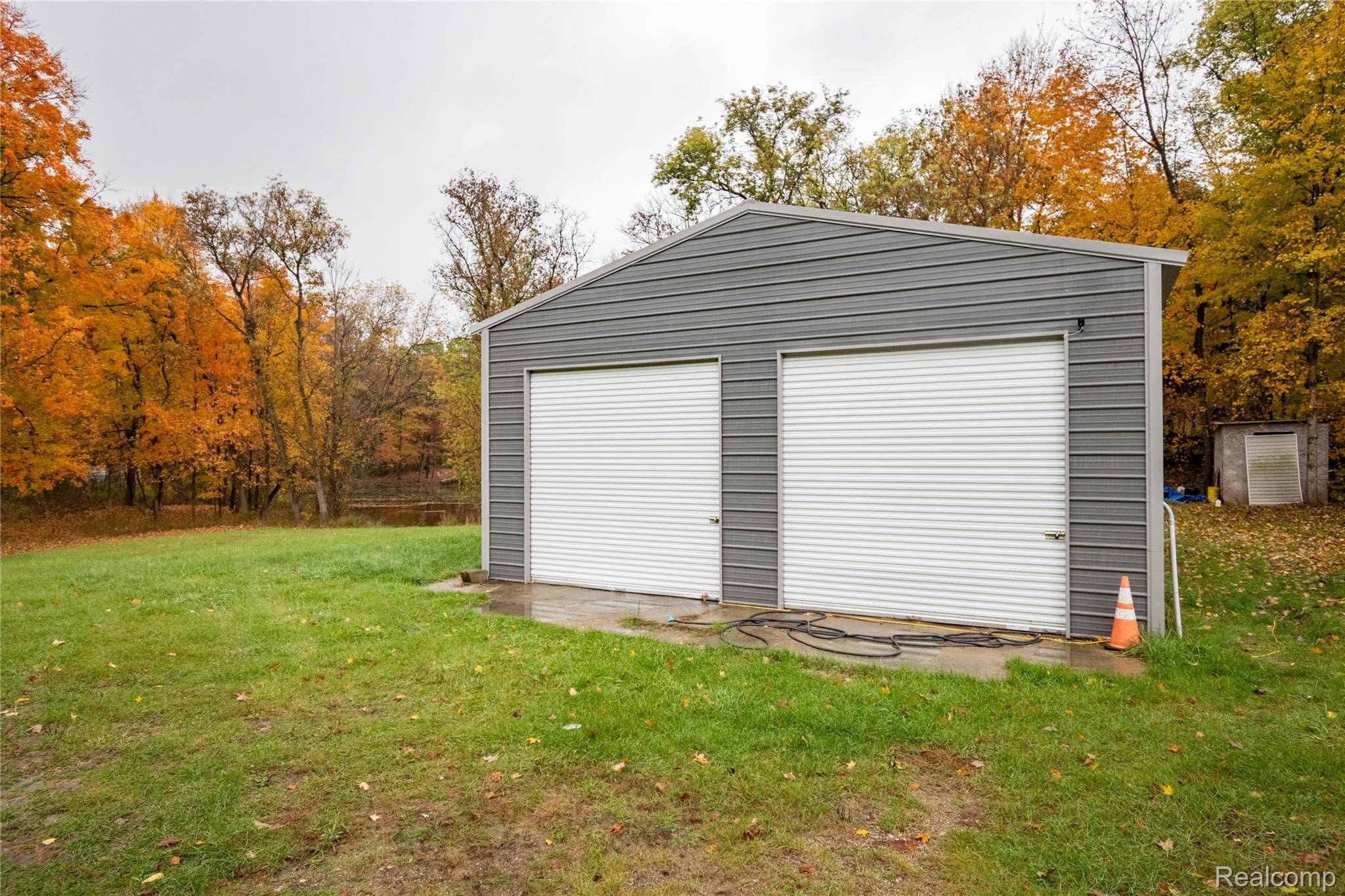 8212 Tindall RD, Springfield Charter Township, MI 48350