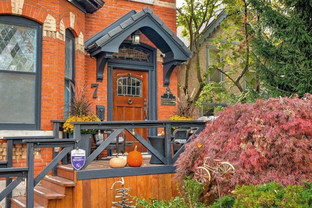 7 Homewood AVE, Hamilton, ON L8P 2M1