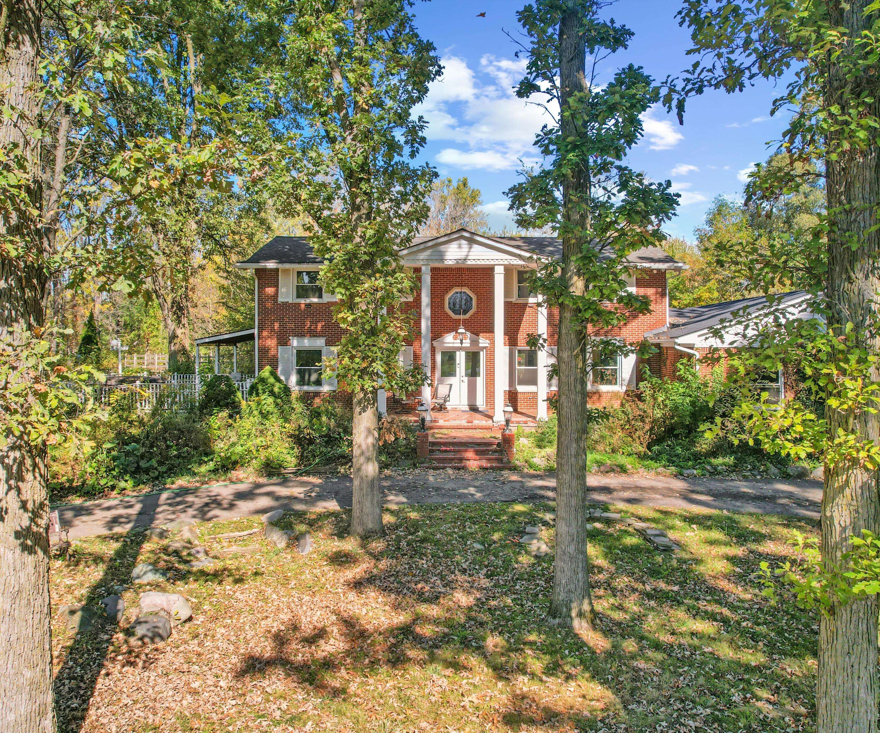 48000 Eight Mile W, Novi City, MI 48167