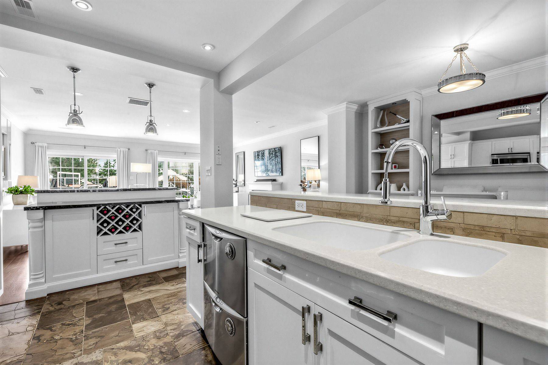 351 Hillsdale AVE E, Toronto C10, ON M4S 1T9