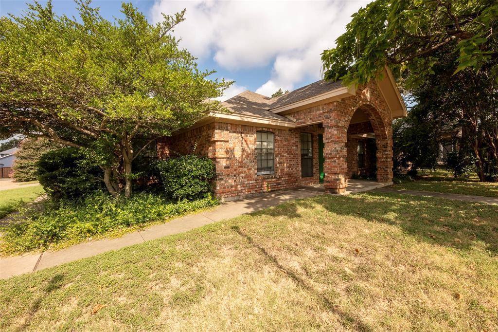 1005 N Elm Street, Denton, TX 76201