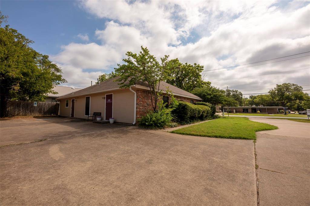 1005 N Elm Street, Denton, TX 76201