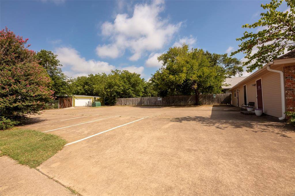 1005 N Elm Street, Denton, TX 76201