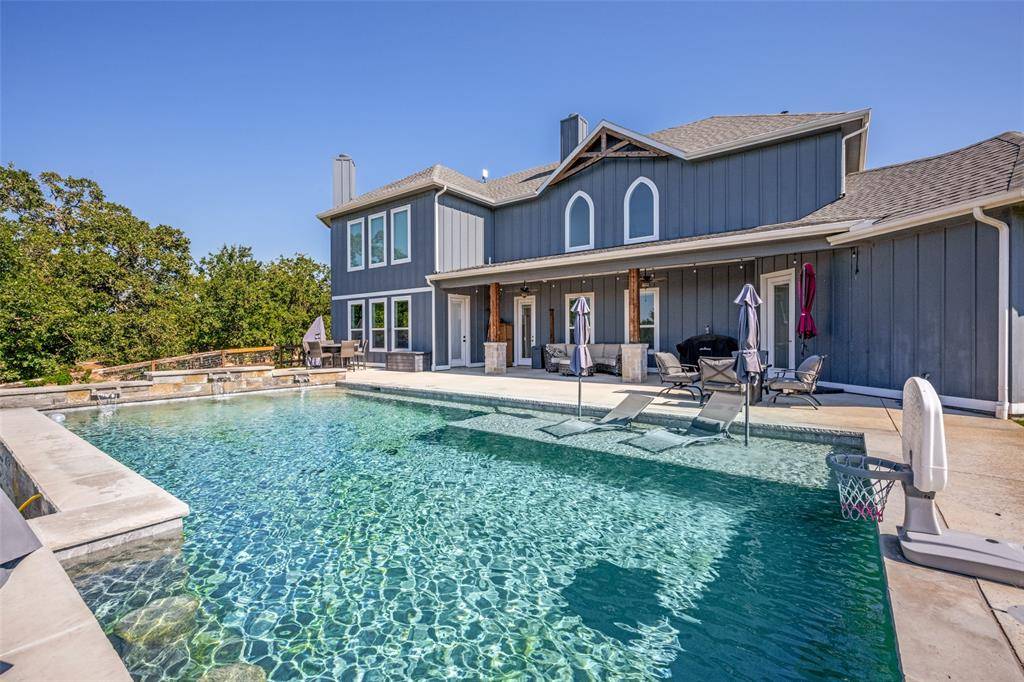 172 Cowan Crossing, Alvord, TX 76225