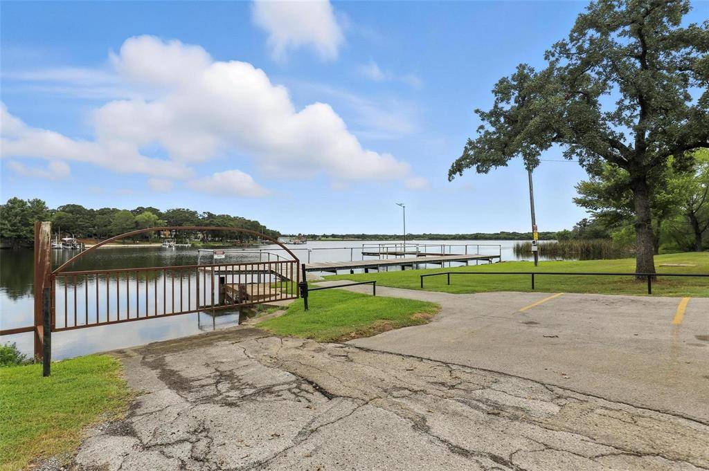 88 Live Oak Street, Alvarado, TX 76009