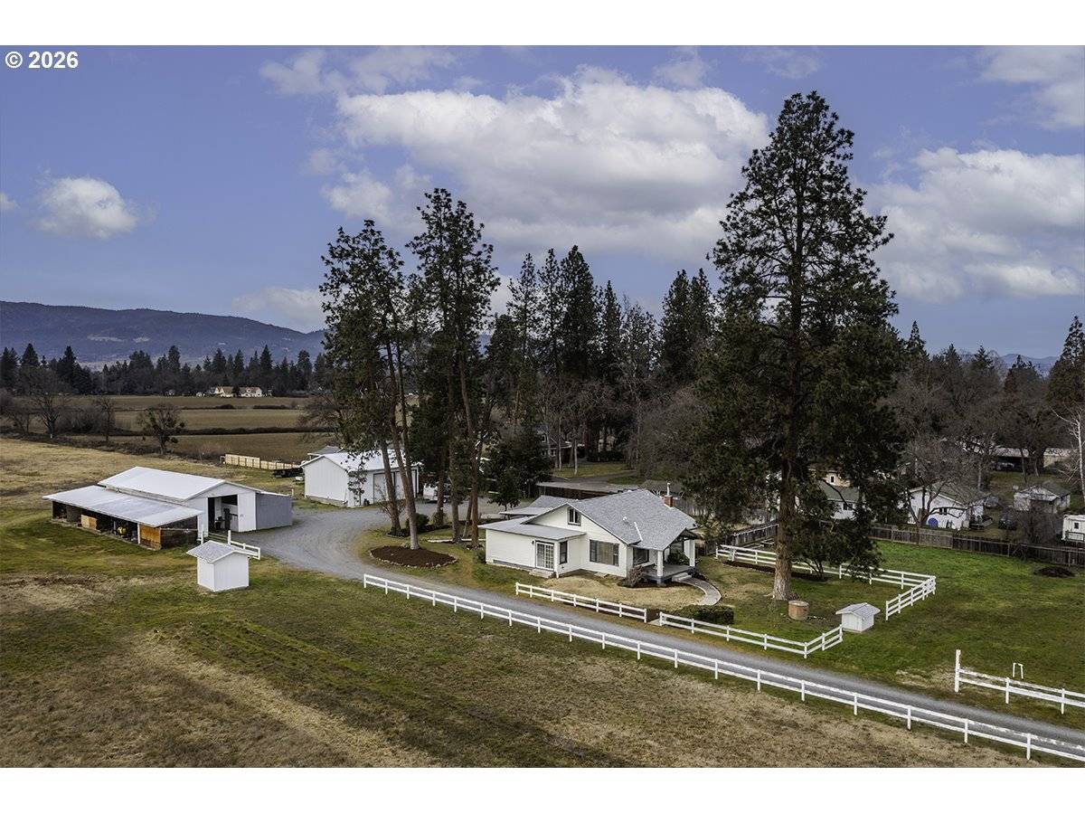 408 OAK GROVE RD, Medford, OR 97501