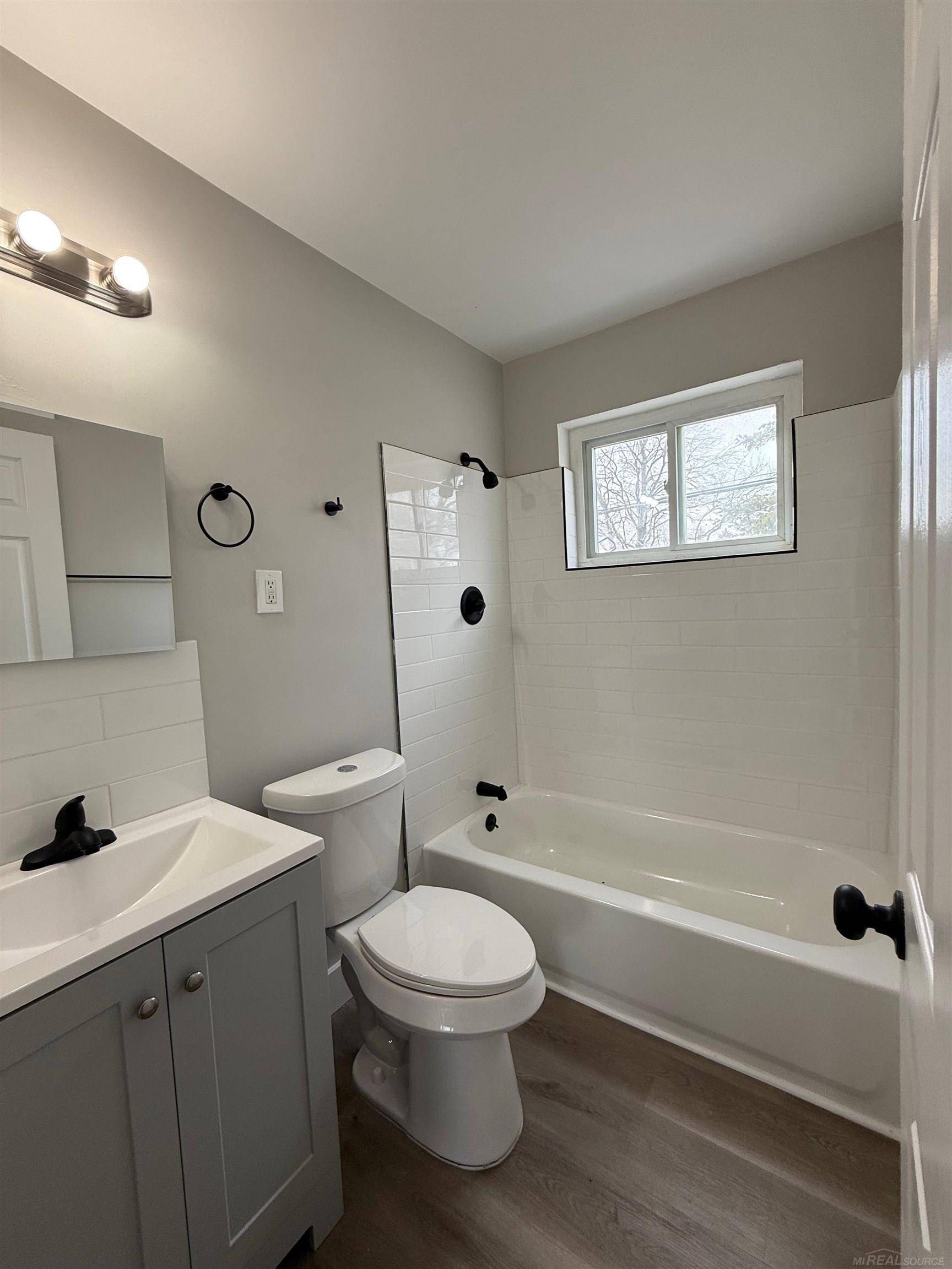 18059 Hoover ST, Detroit, MI 48205