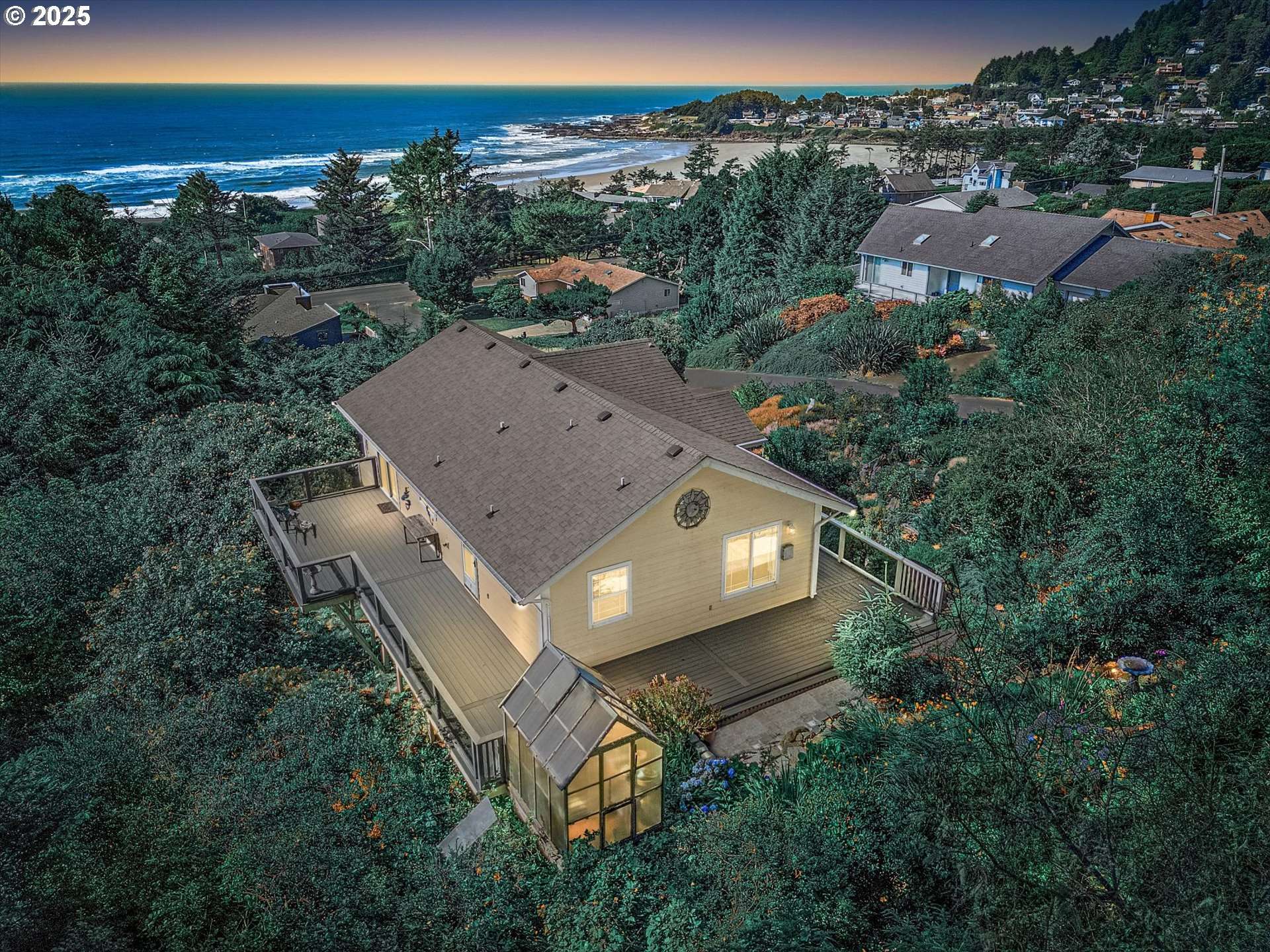 350 HILL CT, Yachats, OR 97498