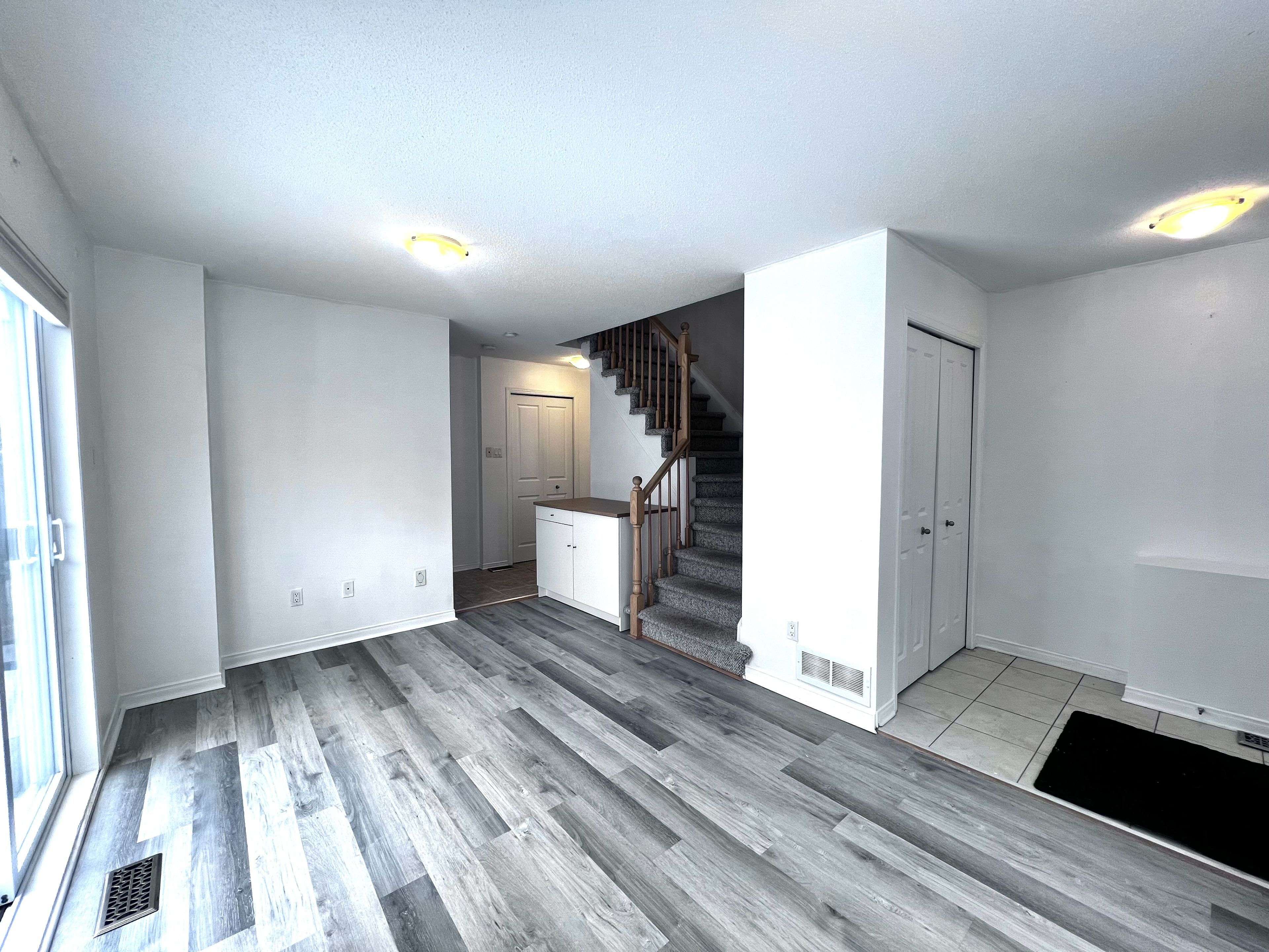 119 Songbird Private, Bells Corners And South To Fallowfield, ON K2H 0A3