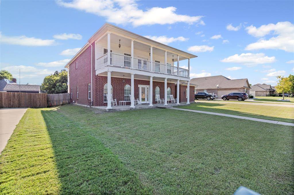 905 Royse Ridge Road, Ennis, TX 75119