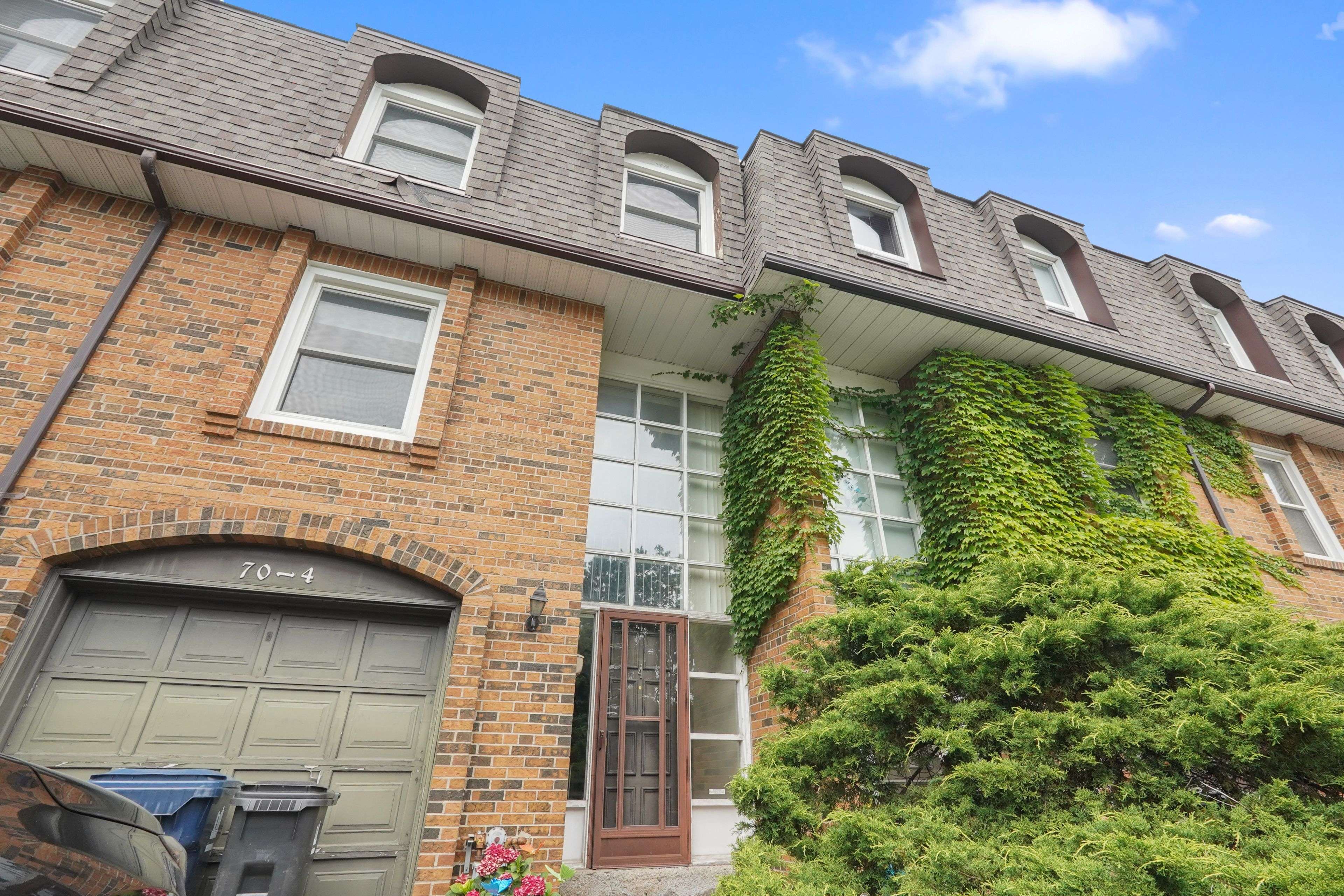 70 Upper Canada DR #4, Toronto C12, ON M2P 2A3