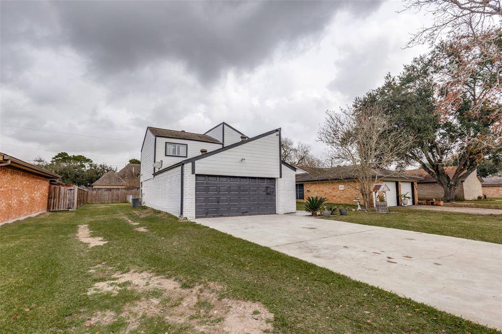 605 S Remington Drive, Angleton, TX 77515