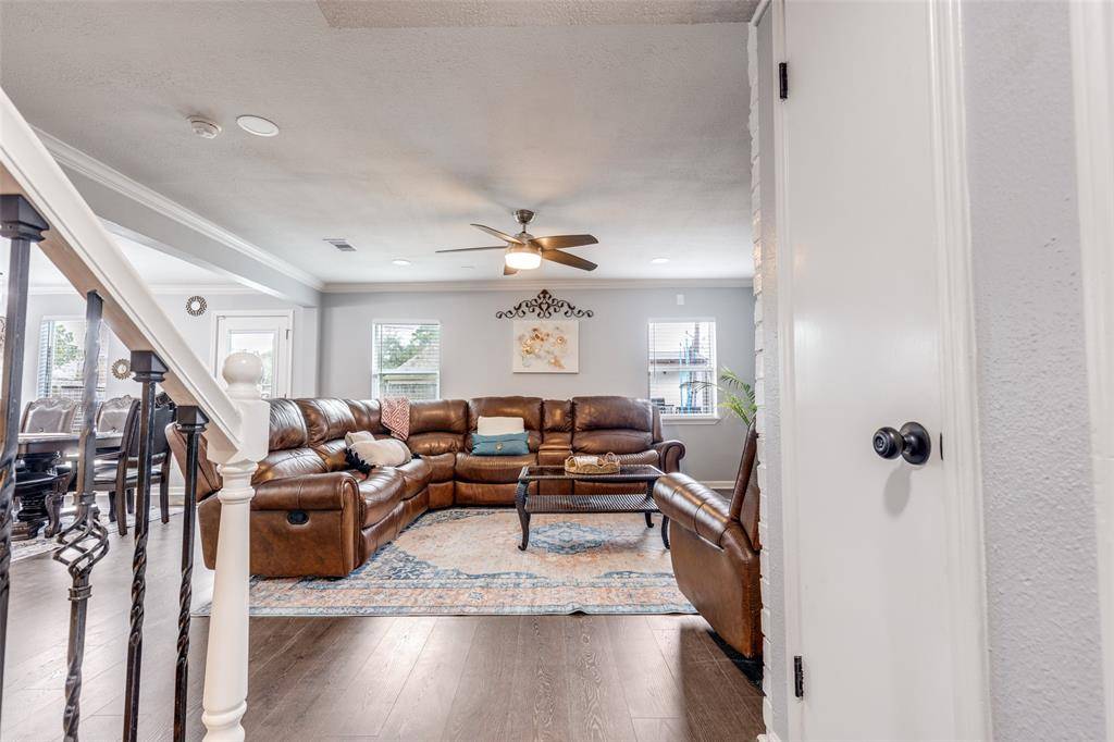 605 S Remington Drive, Angleton, TX 77515