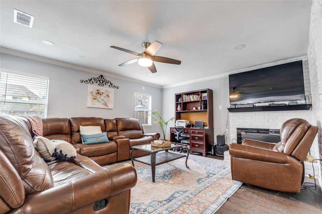 605 S Remington Drive, Angleton, TX 77515