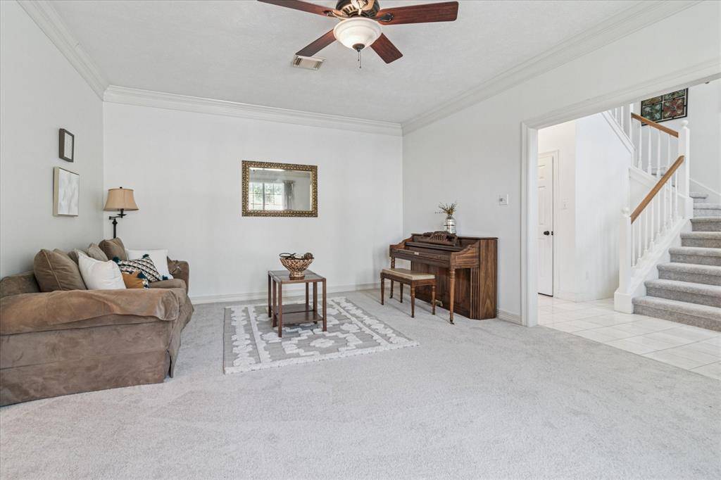 2200 Southern Oak Drive, Irving, TX 75063