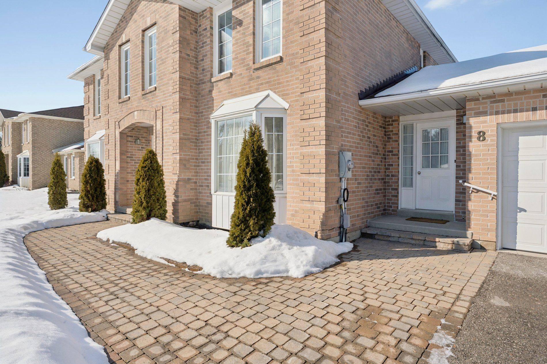 8 Veronica CRES, East Gwillimbury, ON L0G 1V0