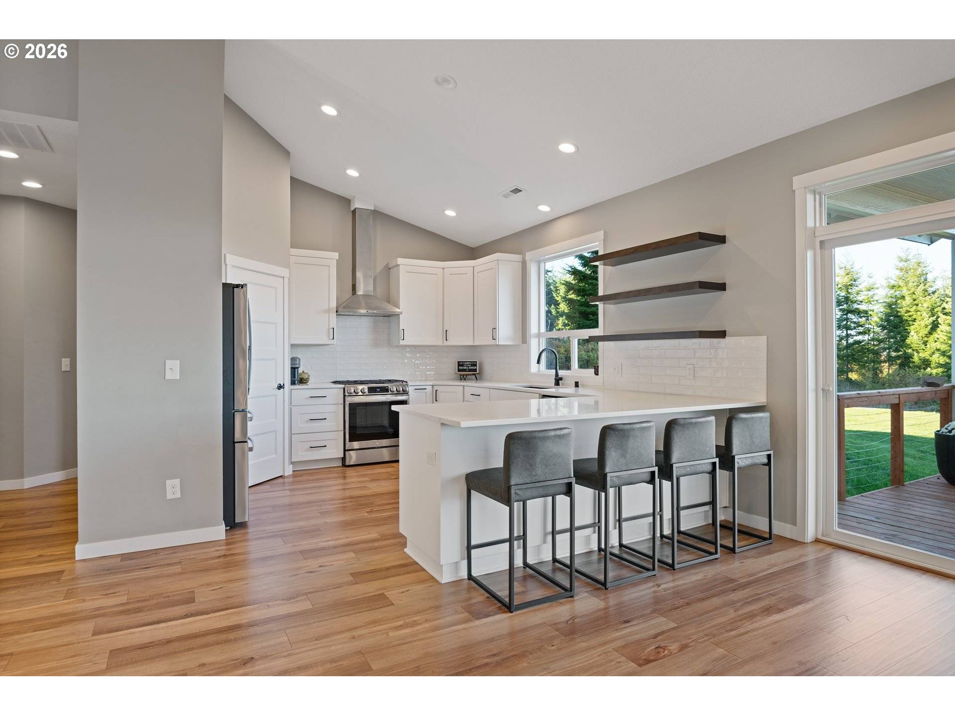 250 RED ROCK DR, Castle Rock, WA 98611