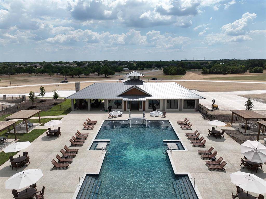 000 Latigo Court, Oak Leaf, TX 75154