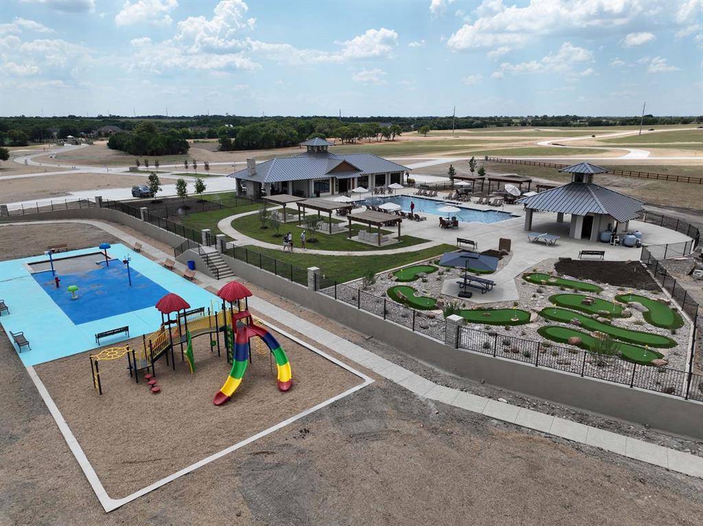 000 Latigo Court, Oak Leaf, TX 75154