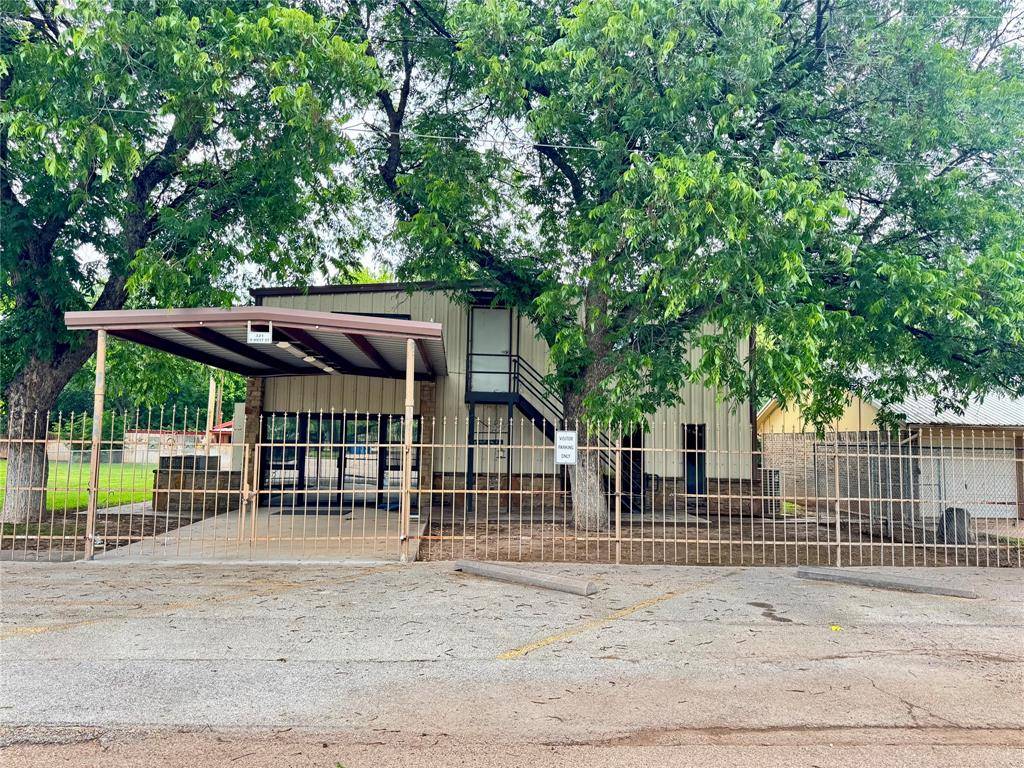 321 N West Street, Buffalo Gap, TX 79508