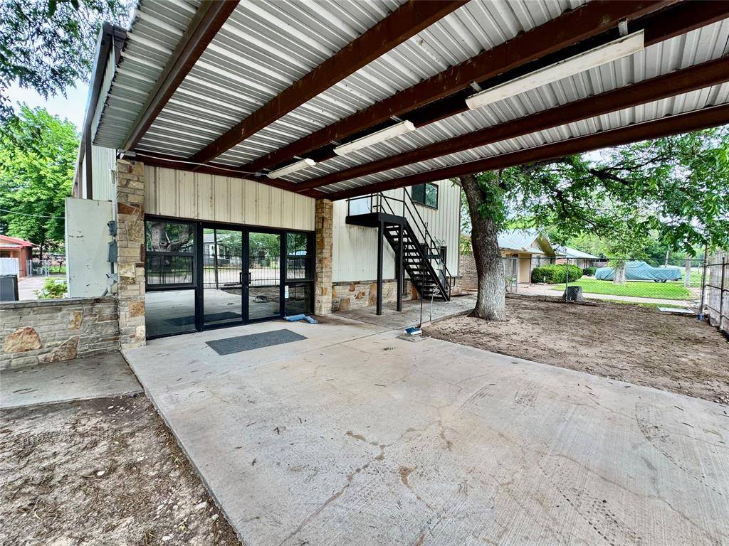321 N West Street, Buffalo Gap, TX 79508