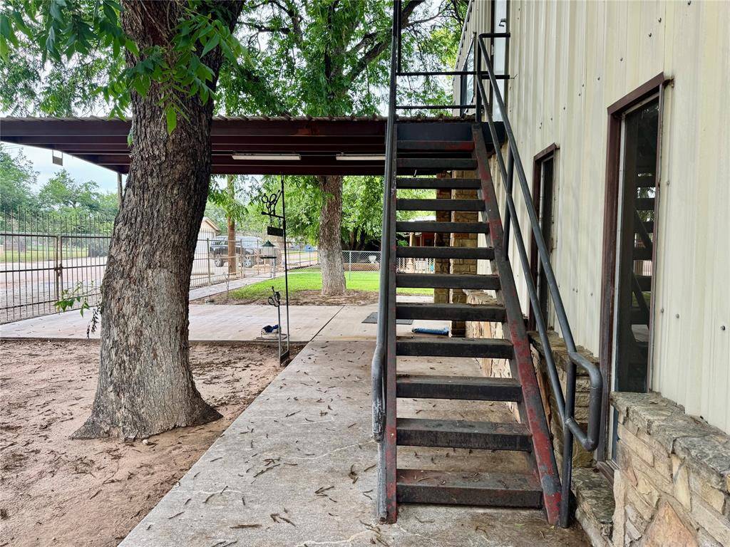 321 N West Street, Buffalo Gap, TX 79508