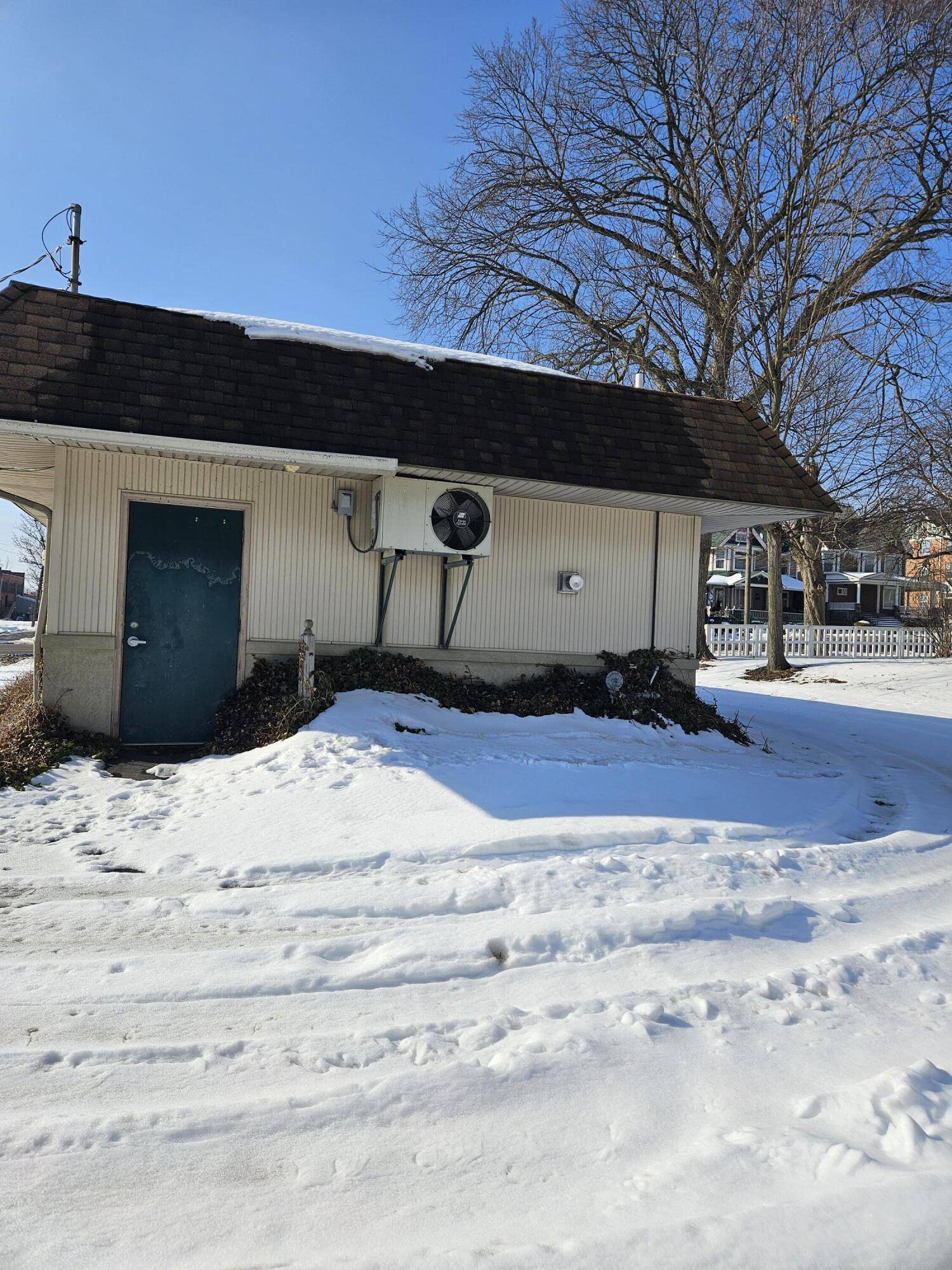 402 N Superior ST, Albion City, MI 49224