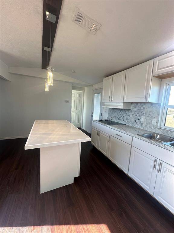 211 Alton, Ennis, TX 75119