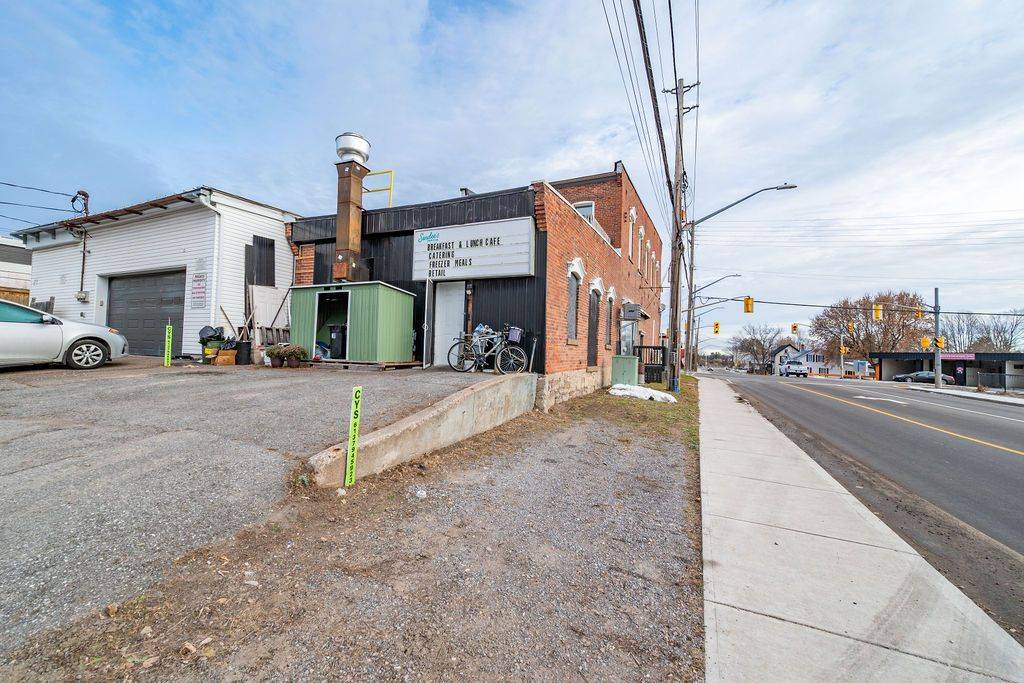 4 Elgin ST W, Arnprior, ON K7S 1N3