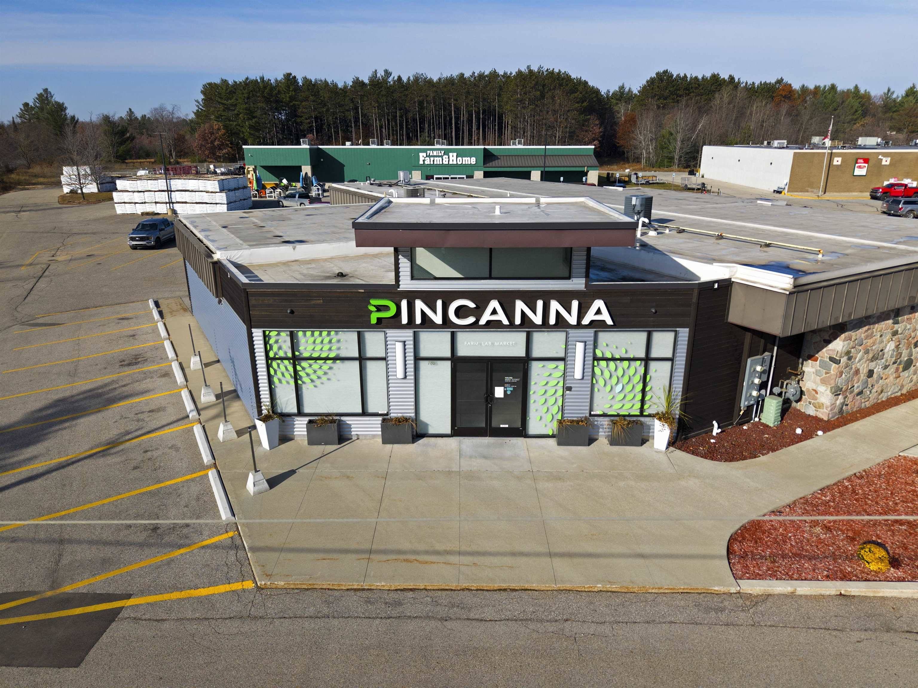 786 S Cedar ST, Kalkaska Twp, MI 49646