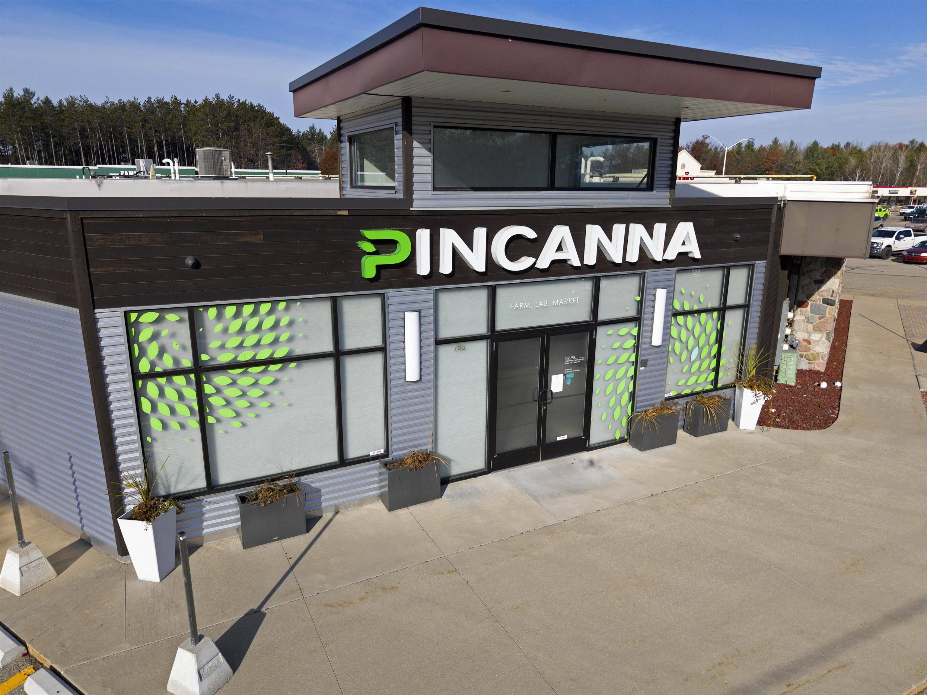 786 S Cedar ST, Kalkaska Twp, MI 49646