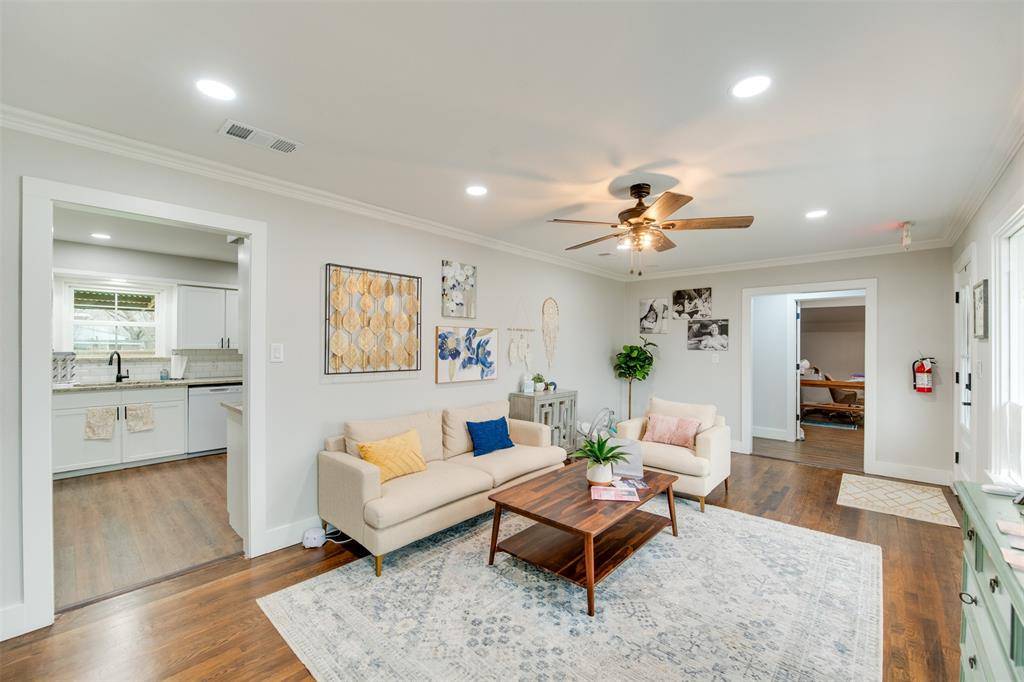 105 N 6th Street, Midlothian, TX 76065