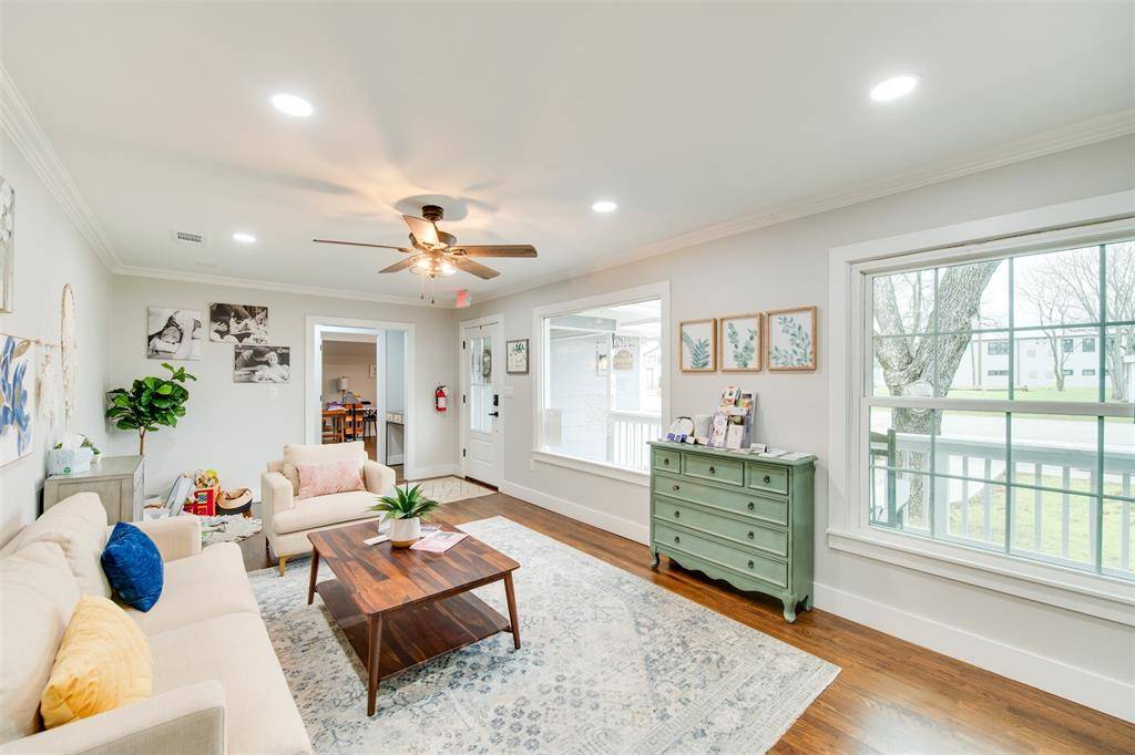 105 N 6th Street, Midlothian, TX 76065