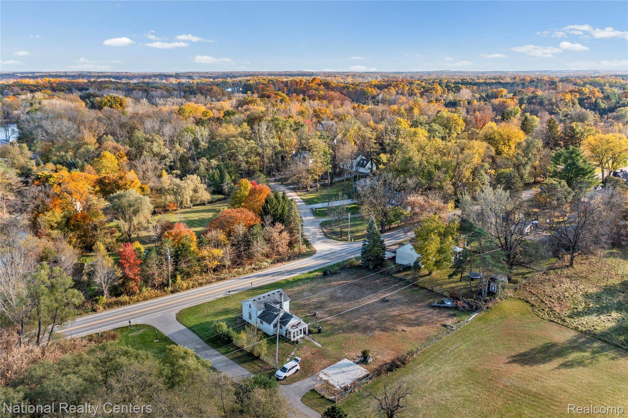 8292 Pettysville RD, Pinckney Village, MI 48169