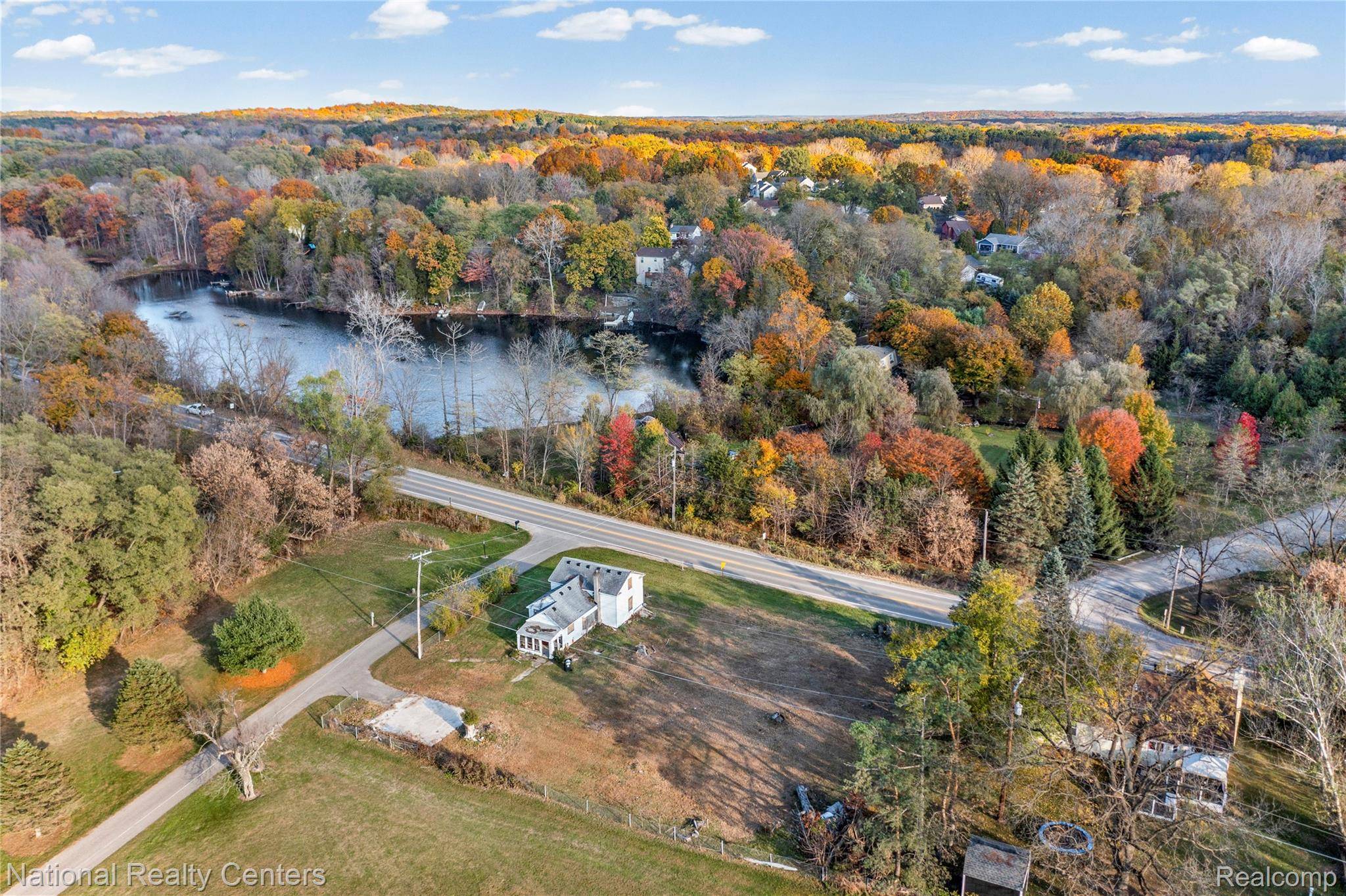 8292 Pettysville RD, Pinckney Village, MI 48169