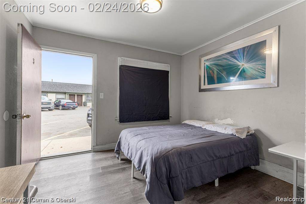 44784 Woodward AVE, Pontiac, MI 48341