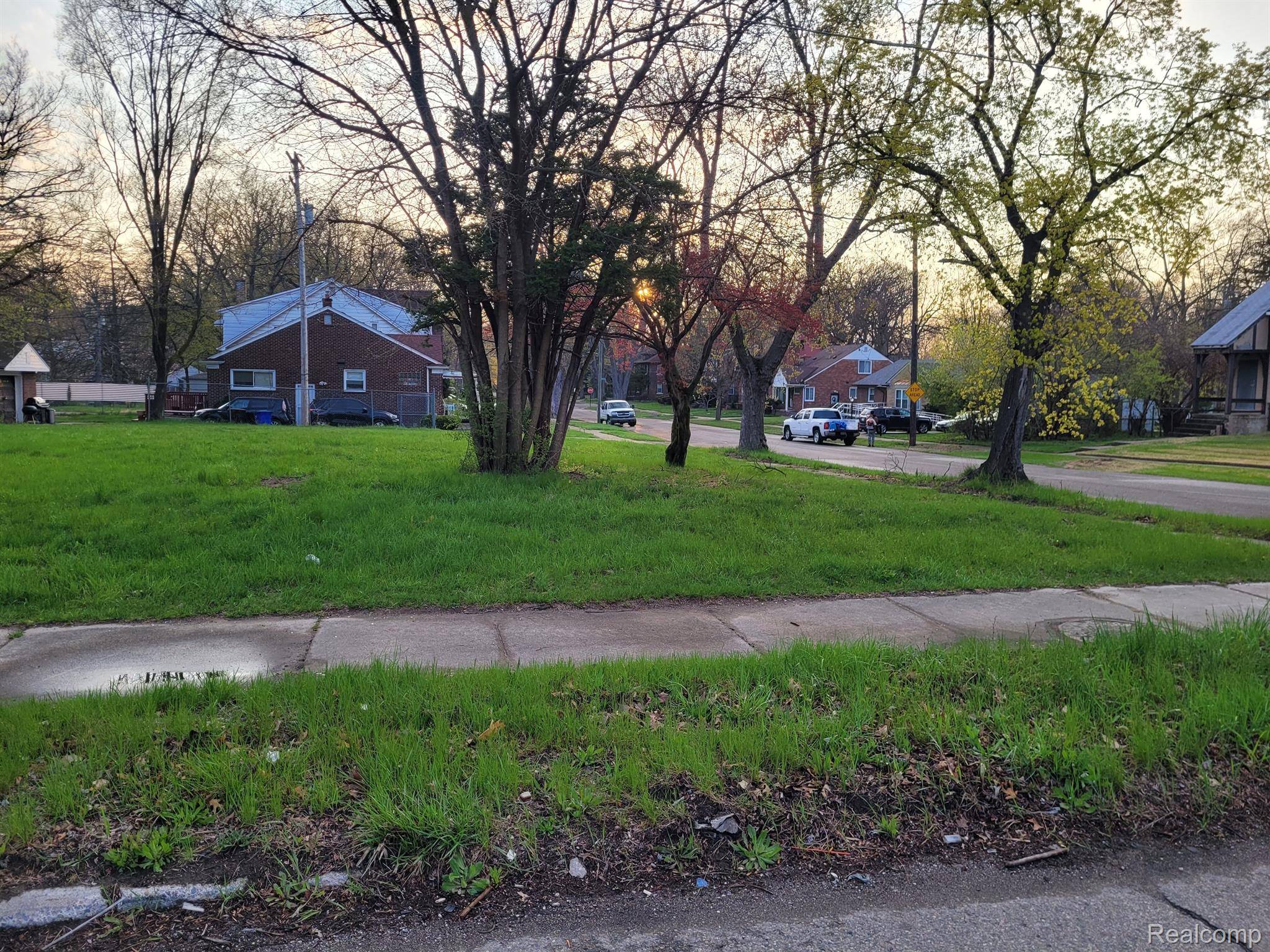 18435 LAHSER RD, Detroit, MI 48219