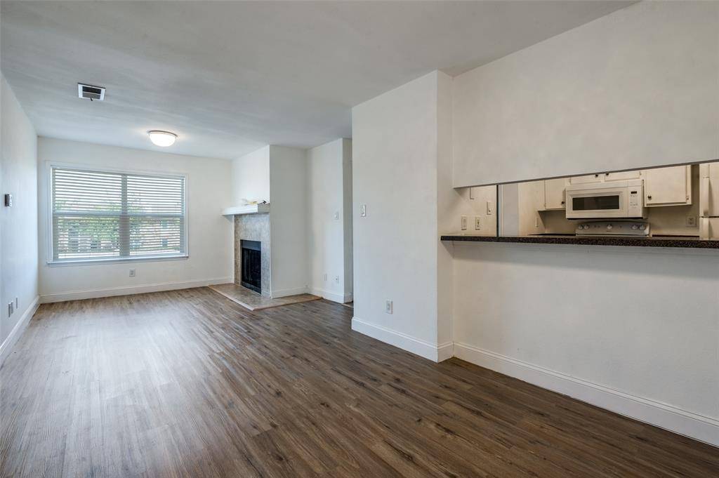 2200 E Trinity Mills Road #206, Carrollton, TX 75006