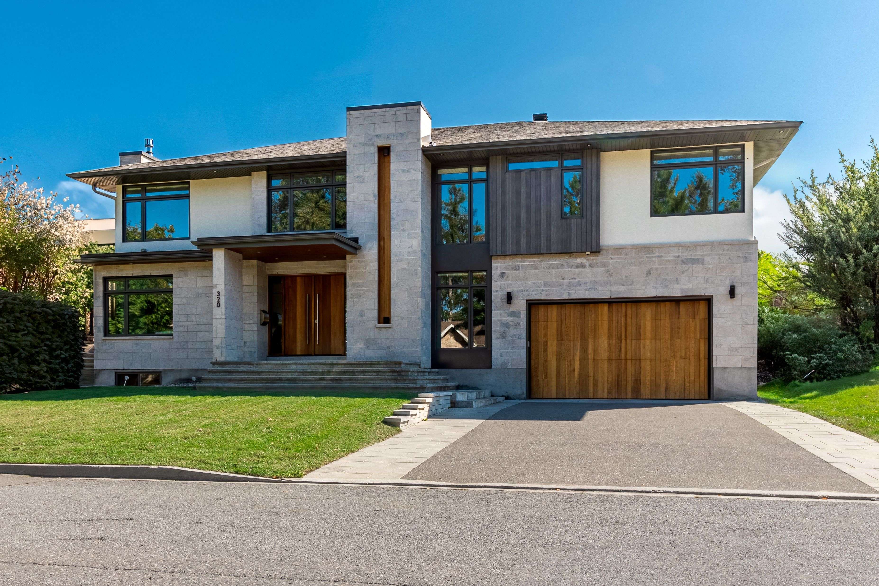 320 Crestview RD, Alta Vista And Area, ON K1H 5G6